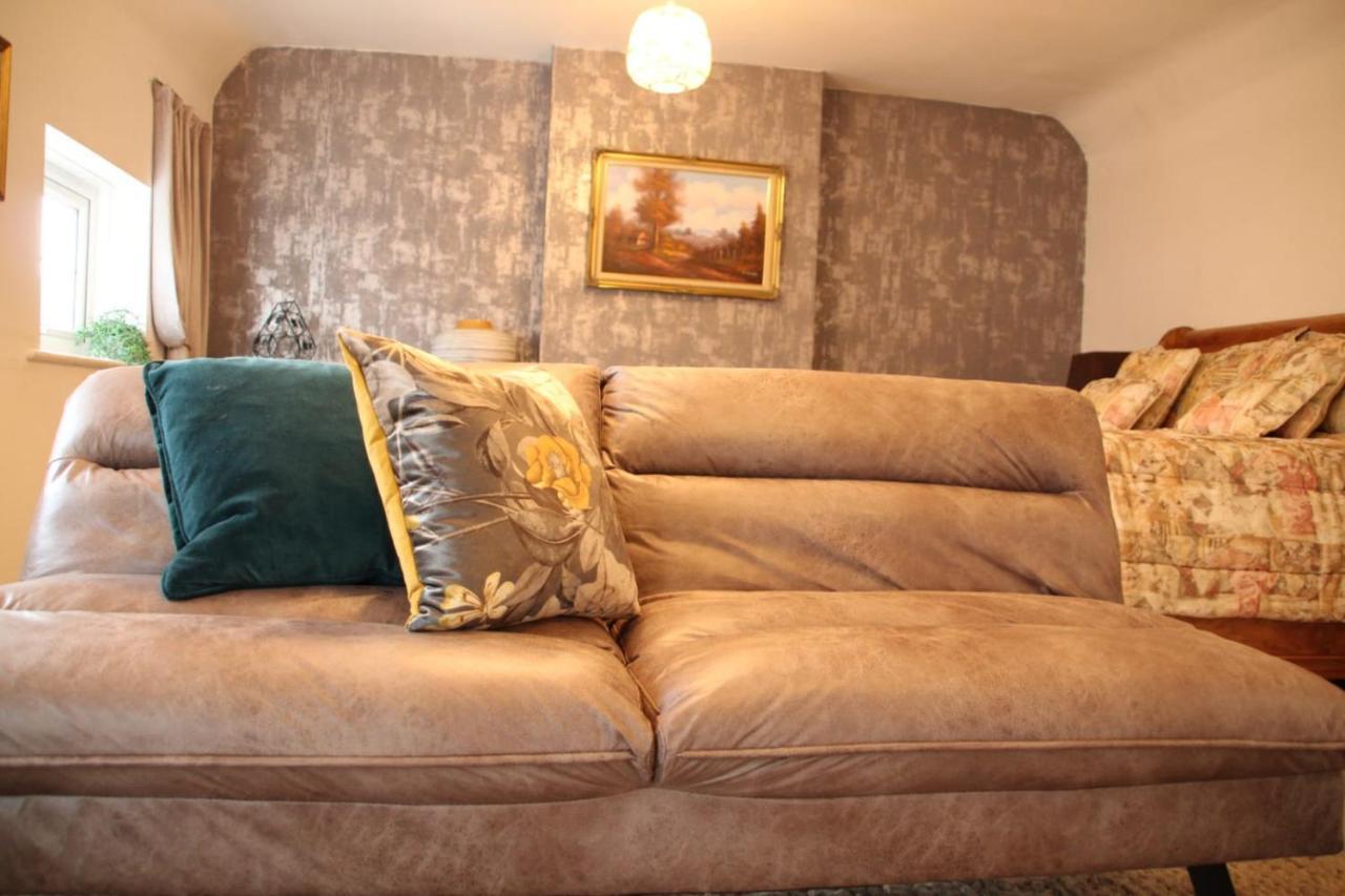 House 1905 - Self Catering Serviced Apartment Tidworth Екстер'єр фото