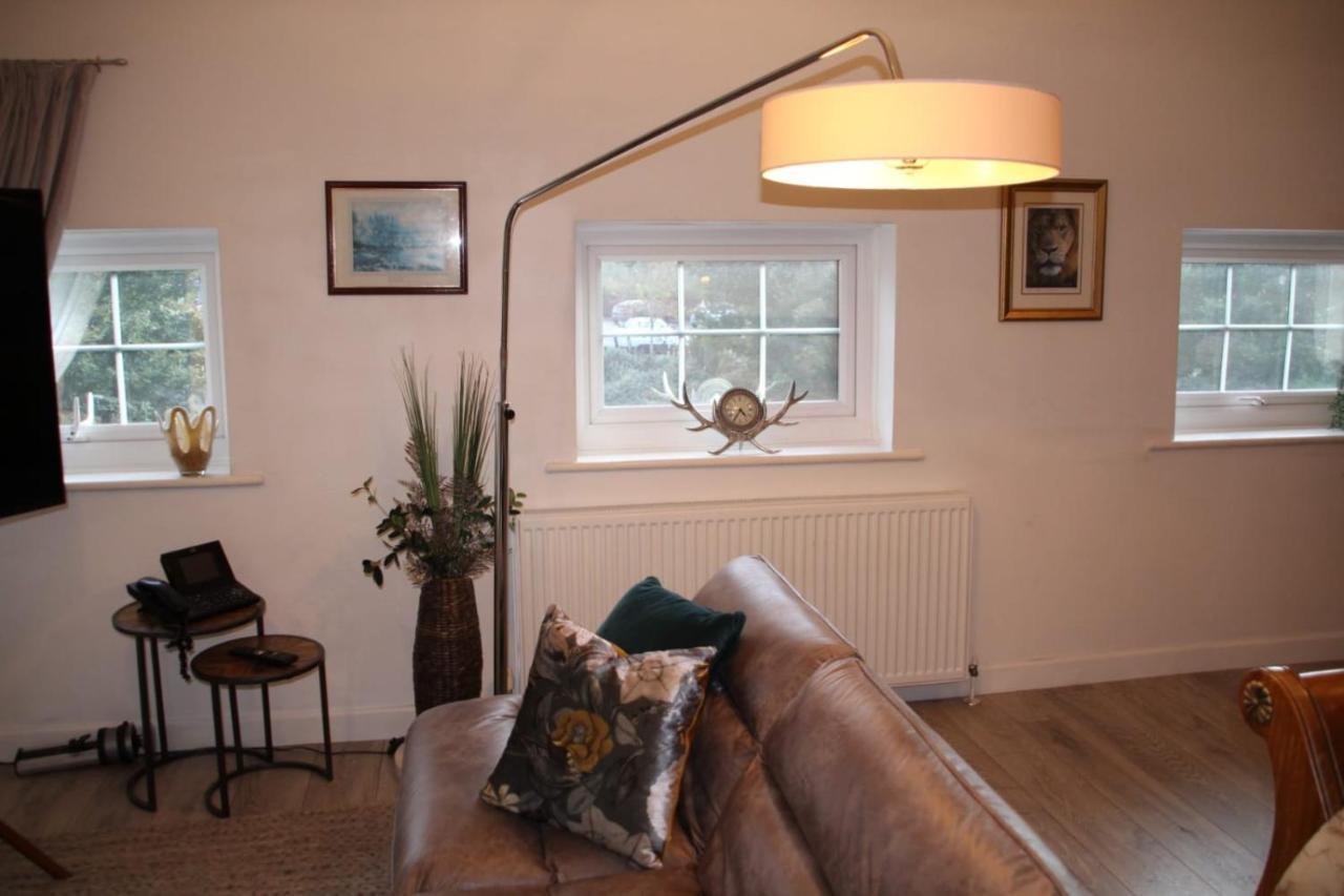 House 1905 - Self Catering Serviced Apartment Tidworth Екстер'єр фото