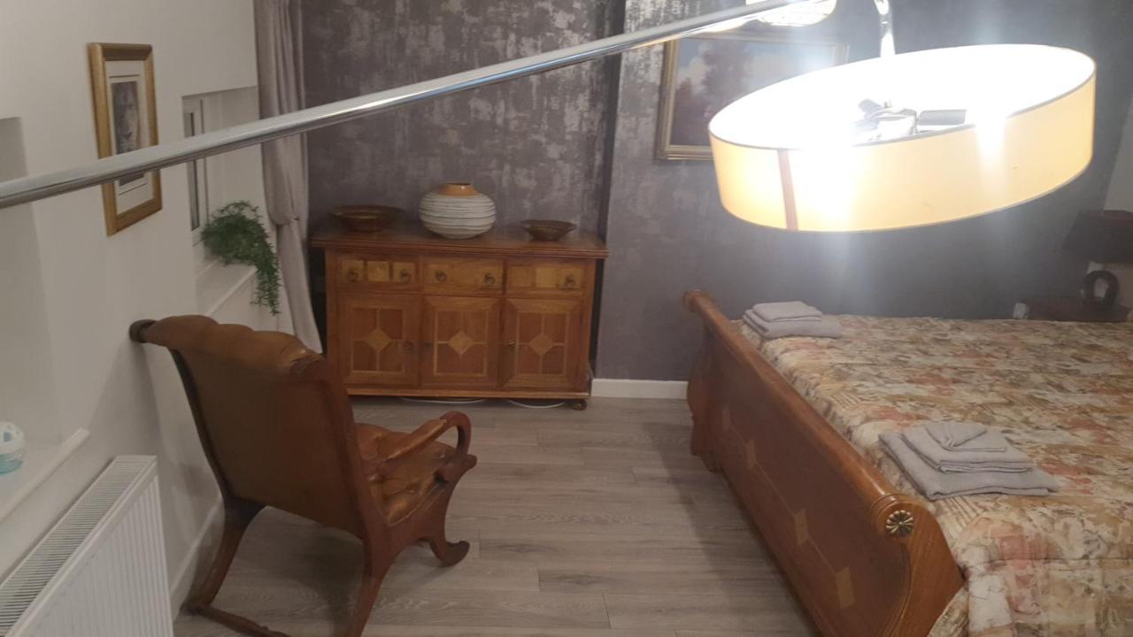 House 1905 - Self Catering Serviced Apartment Tidworth Екстер'єр фото
