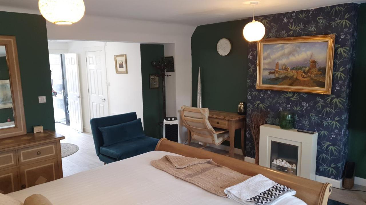 House 1905 - Self Catering Serviced Apartment Tidworth Екстер'єр фото