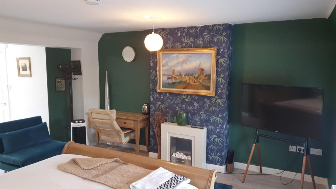 House 1905 - Self Catering Serviced Apartment Tidworth Екстер'єр фото