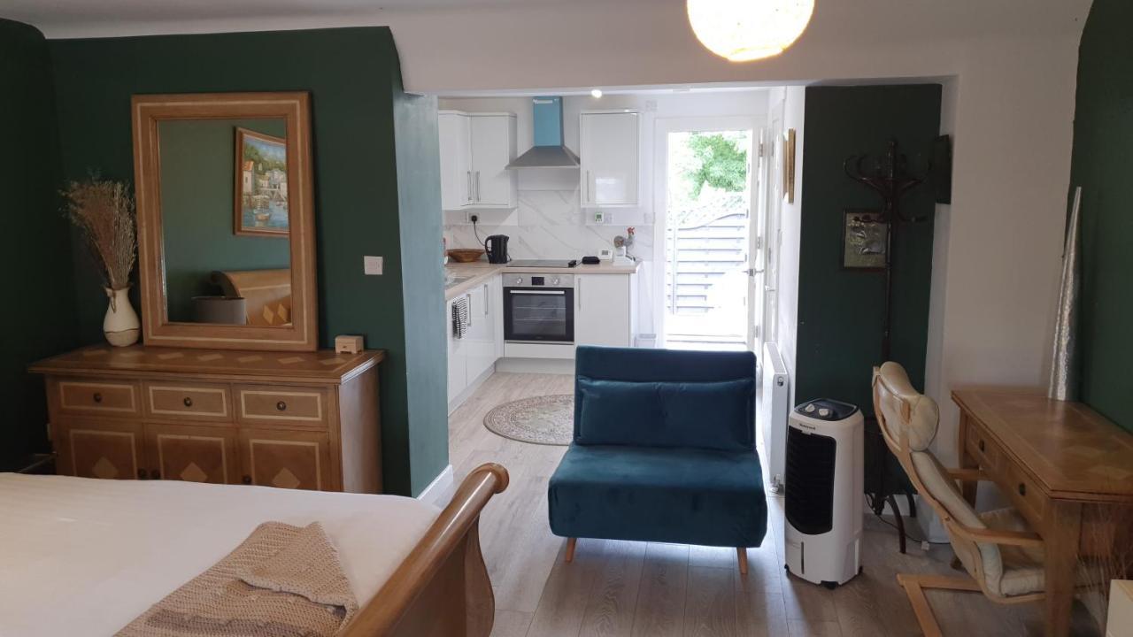 House 1905 - Self Catering Serviced Apartment Tidworth Екстер'єр фото