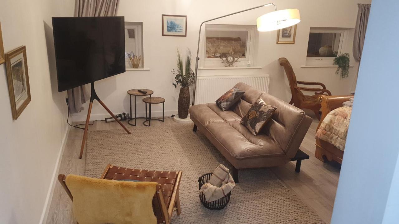 House 1905 - Self Catering Serviced Apartment Tidworth Екстер'єр фото