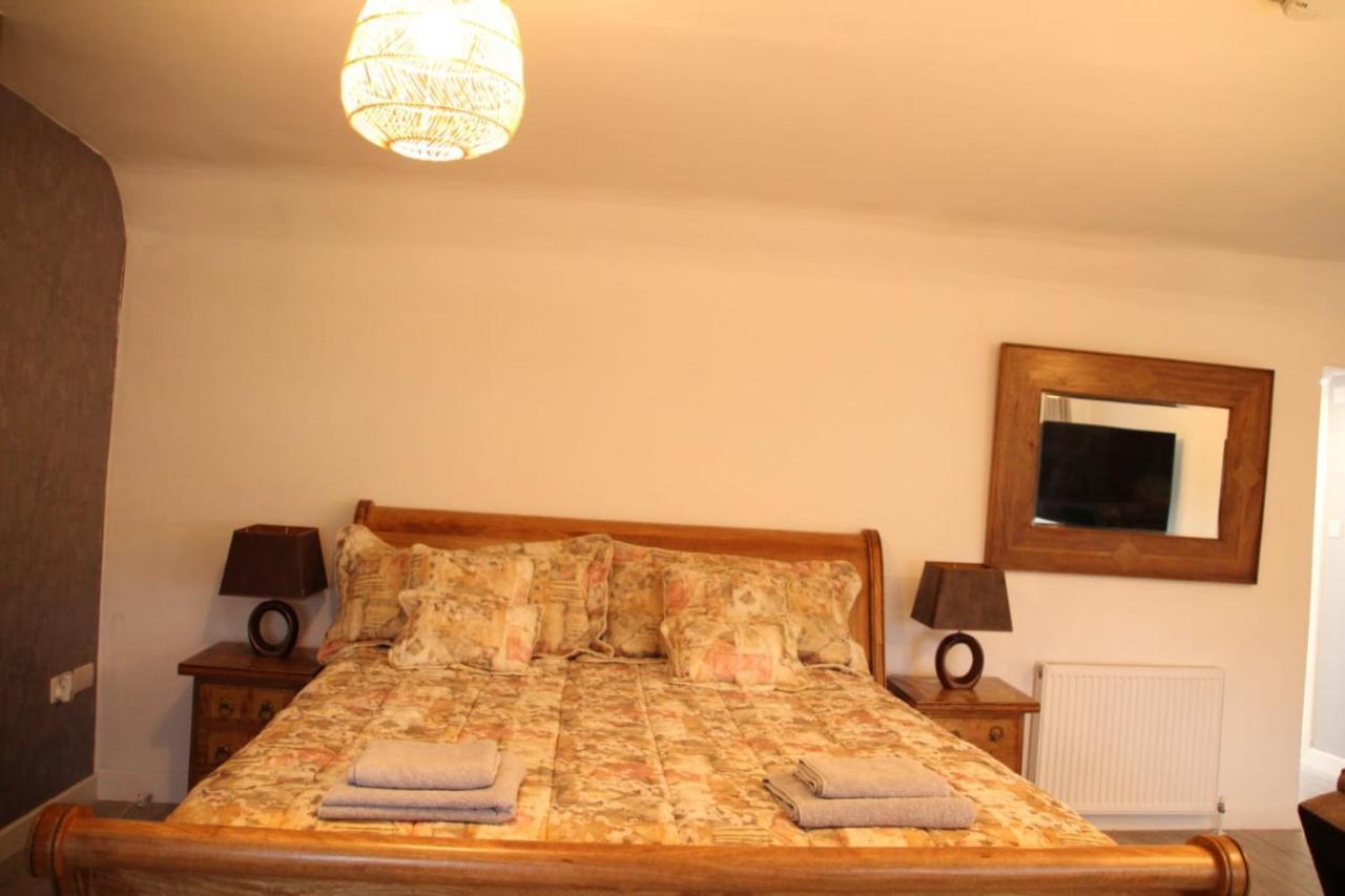 House 1905 - Self Catering Serviced Apartment Tidworth Екстер'єр фото