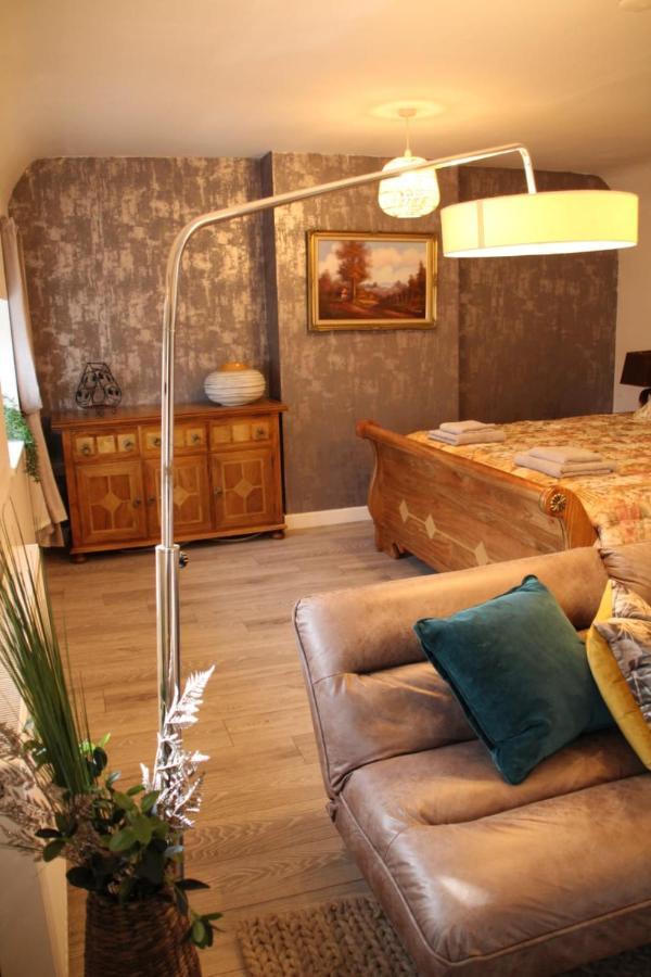 House 1905 - Self Catering Serviced Apartment Tidworth Екстер'єр фото