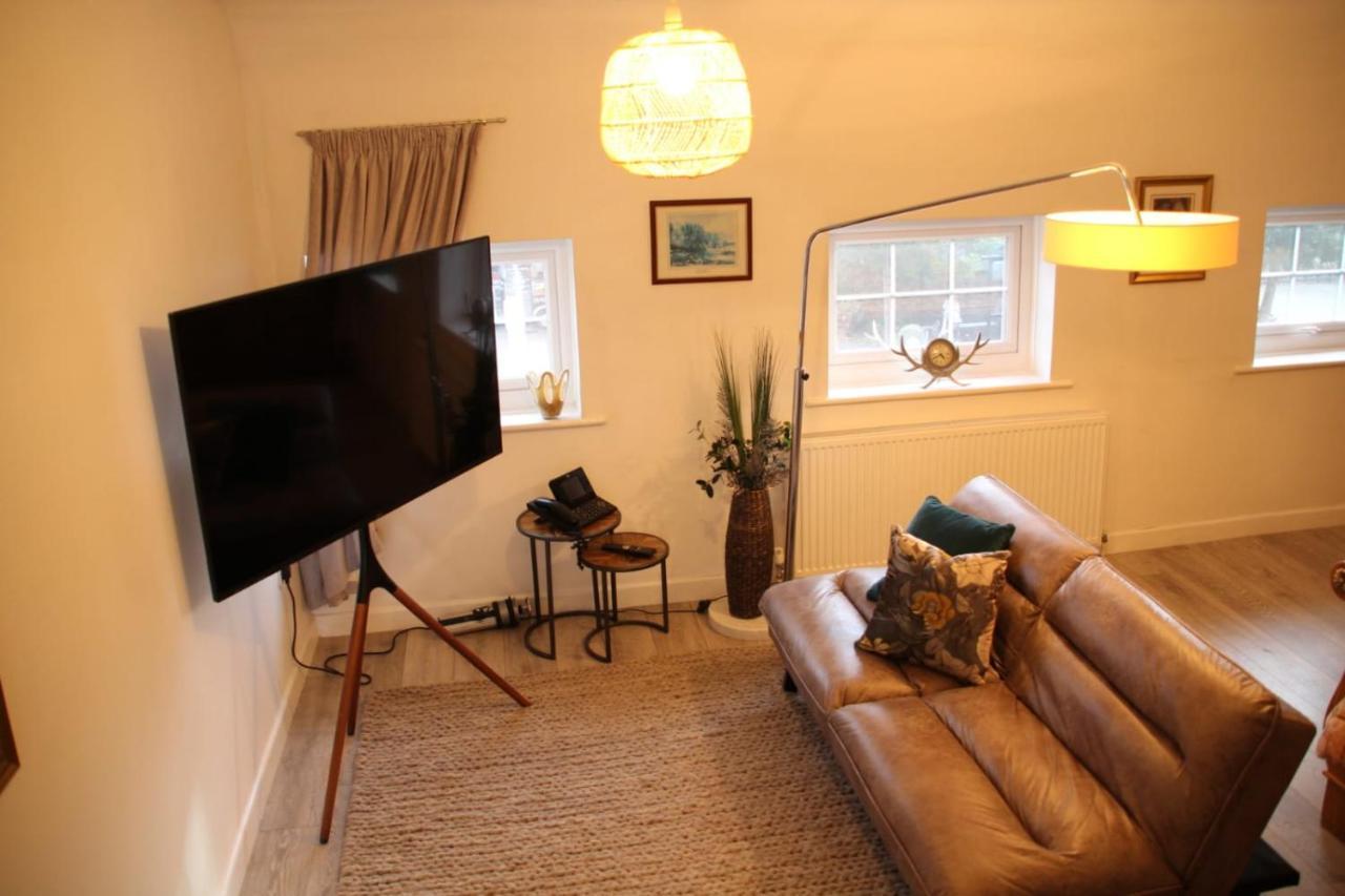 House 1905 - Self Catering Serviced Apartment Tidworth Екстер'єр фото
