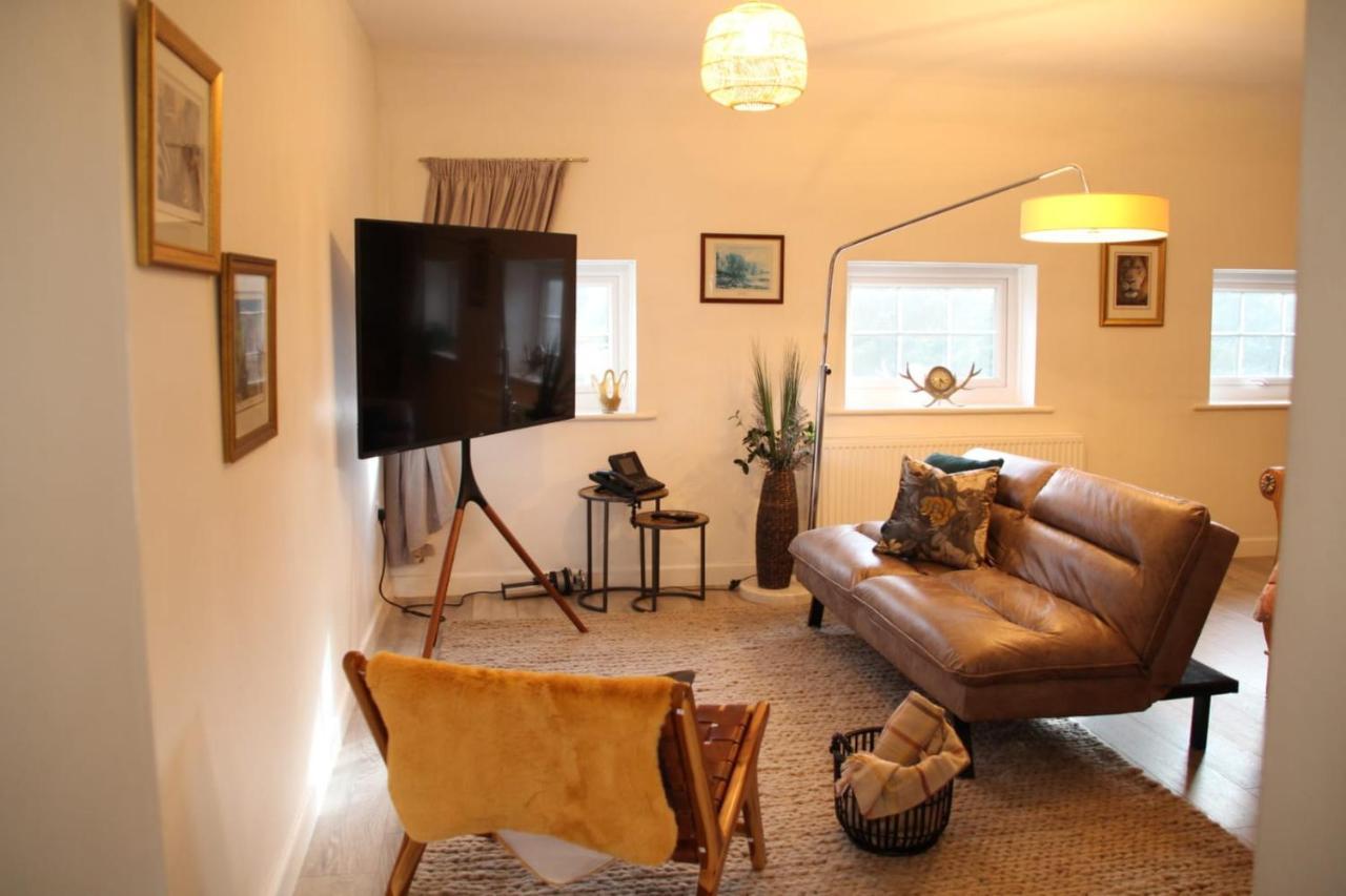 House 1905 - Self Catering Serviced Apartment Tidworth Екстер'єр фото