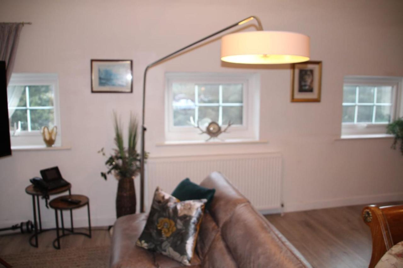 House 1905 - Self Catering Serviced Apartment Tidworth Екстер'єр фото