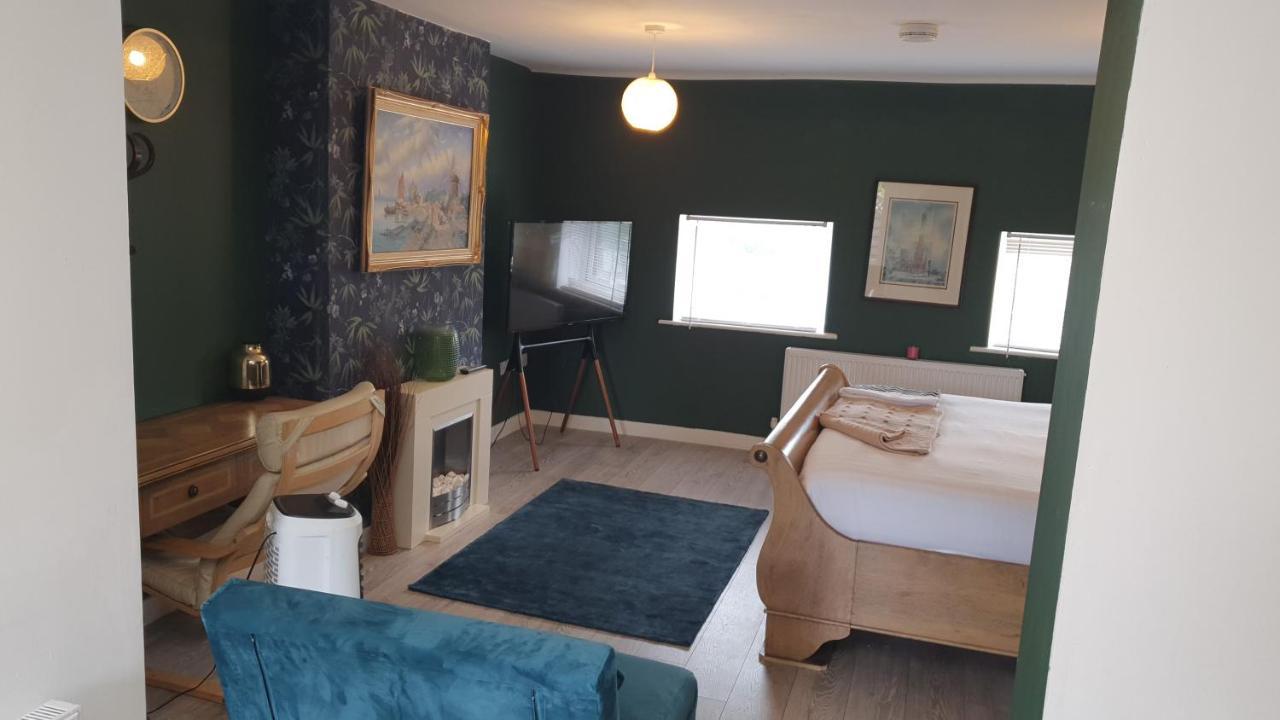 House 1905 - Self Catering Serviced Apartment Tidworth Екстер'єр фото