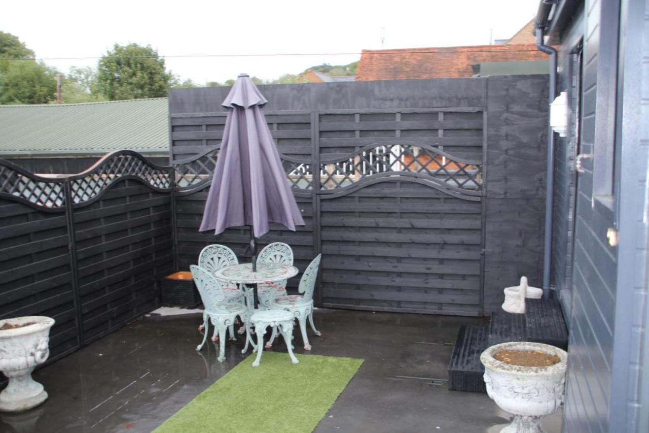 House 1905 - Self Catering Serviced Apartment Tidworth Екстер'єр фото