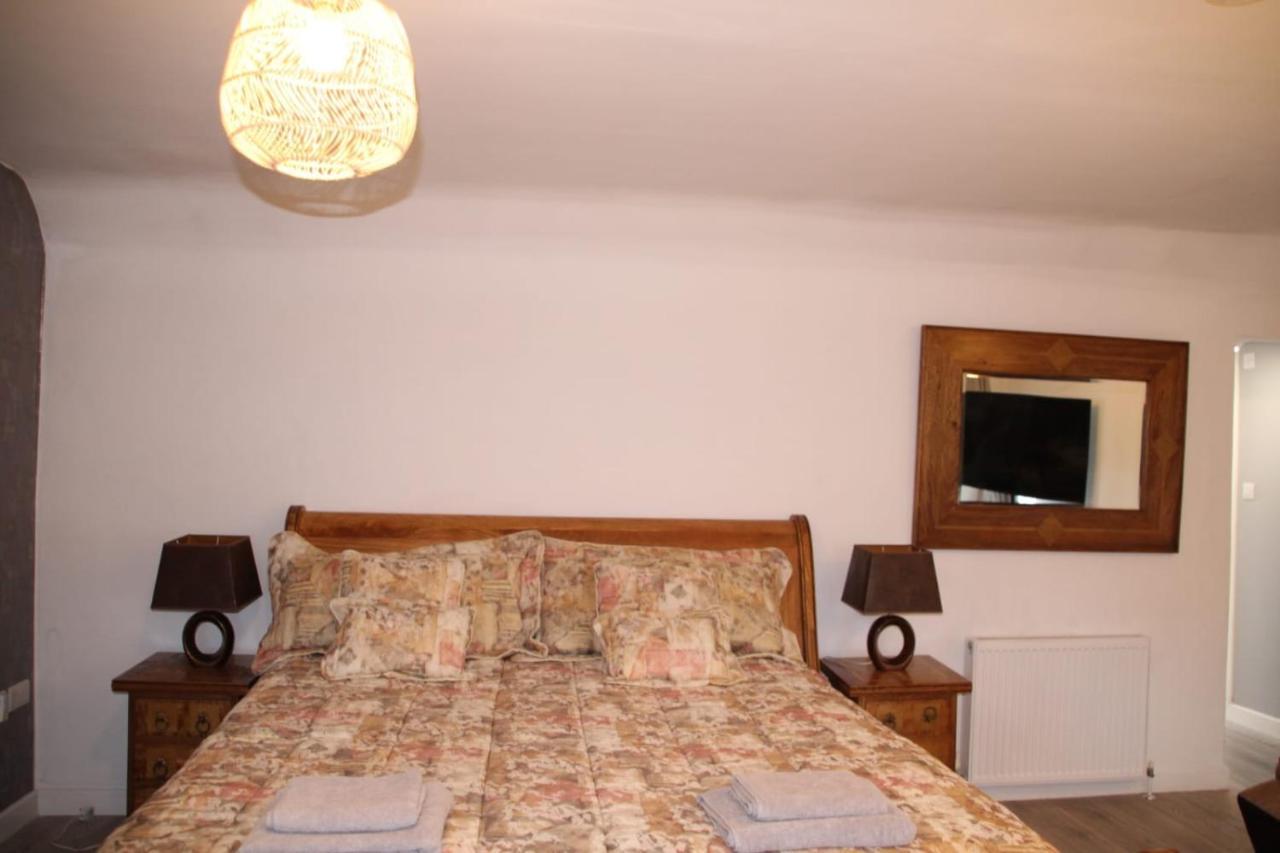 House 1905 - Self Catering Serviced Apartment Tidworth Екстер'єр фото