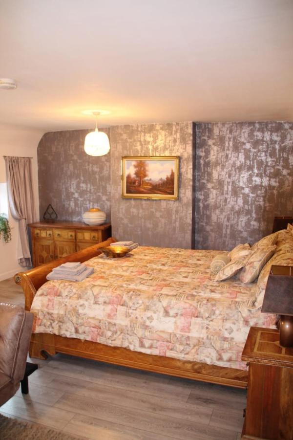 House 1905 - Self Catering Serviced Apartment Tidworth Екстер'єр фото