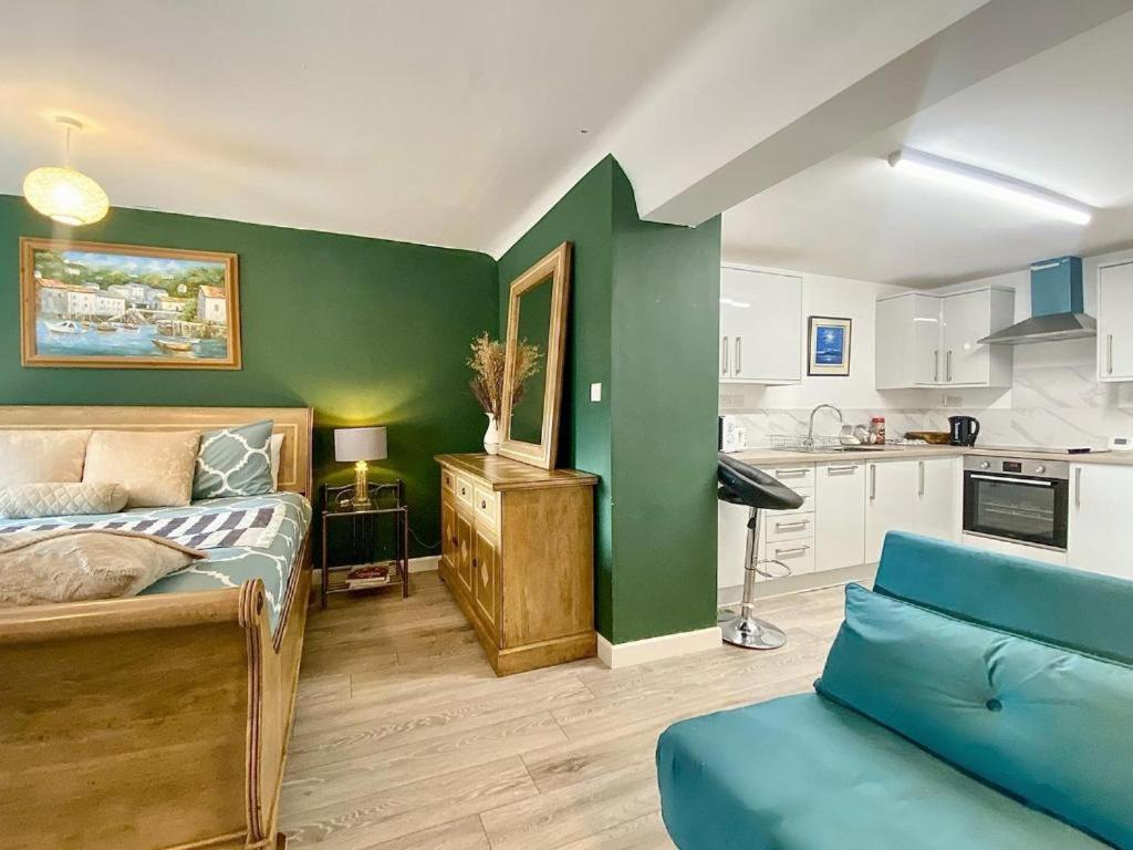 House 1905 - Self Catering Serviced Apartment Tidworth Екстер'єр фото