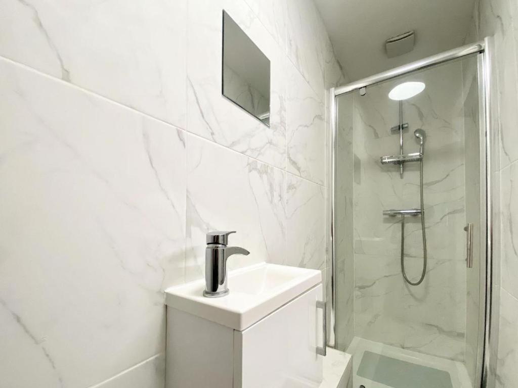 House 1905 - Self Catering Serviced Apartment Tidworth Екстер'єр фото