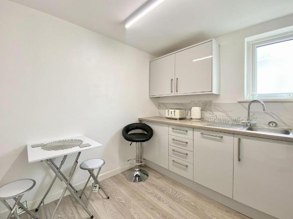House 1905 - Self Catering Serviced Apartment Tidworth Екстер'єр фото