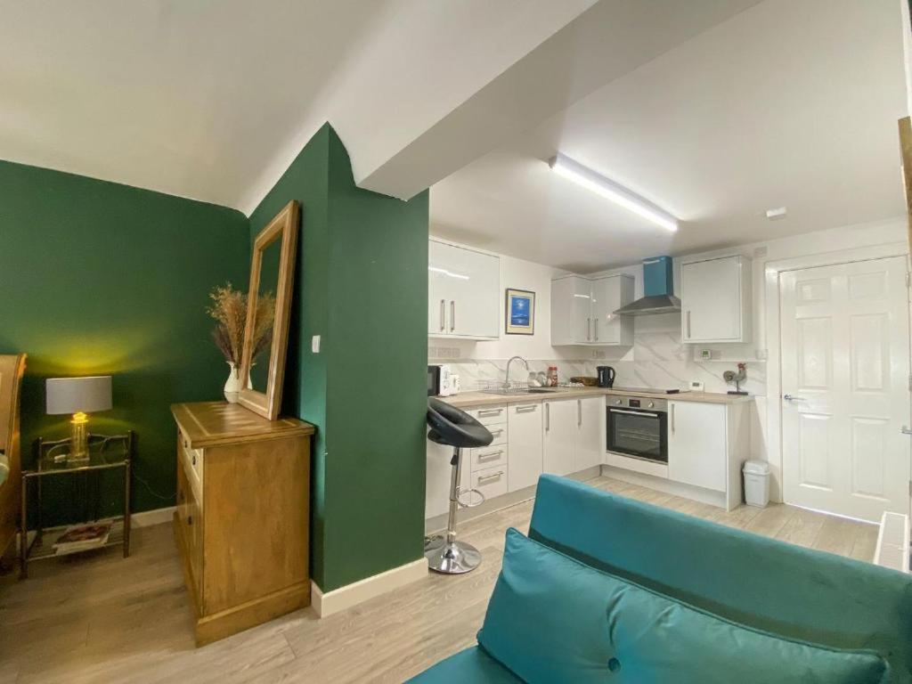 House 1905 - Self Catering Serviced Apartment Tidworth Екстер'єр фото