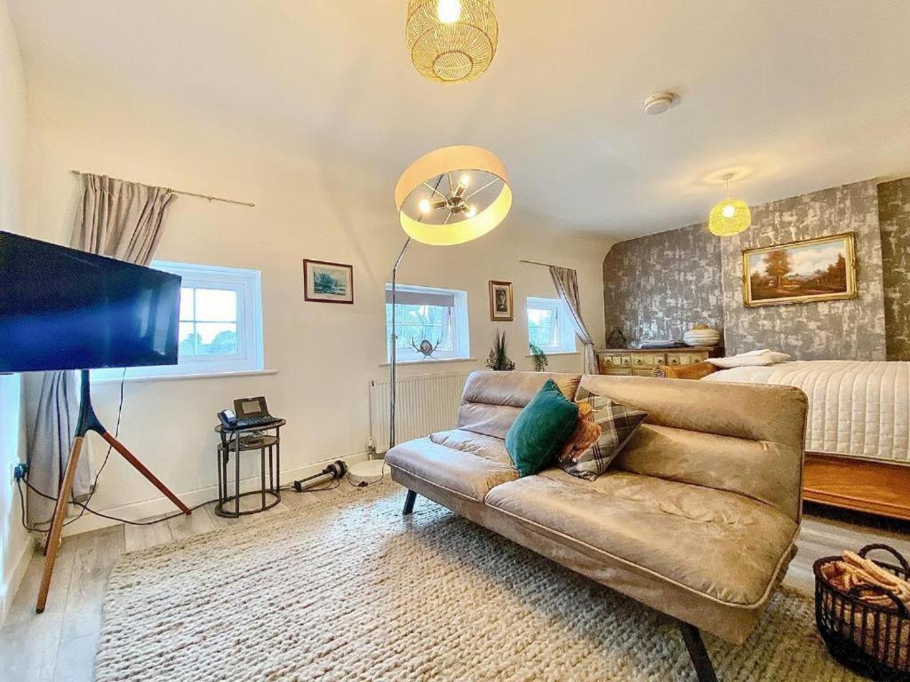 House 1905 - Self Catering Serviced Apartment Tidworth Екстер'єр фото