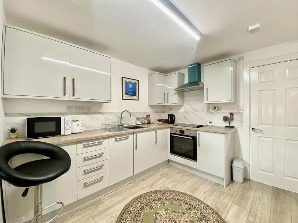 House 1905 - Self Catering Serviced Apartment Tidworth Екстер'єр фото
