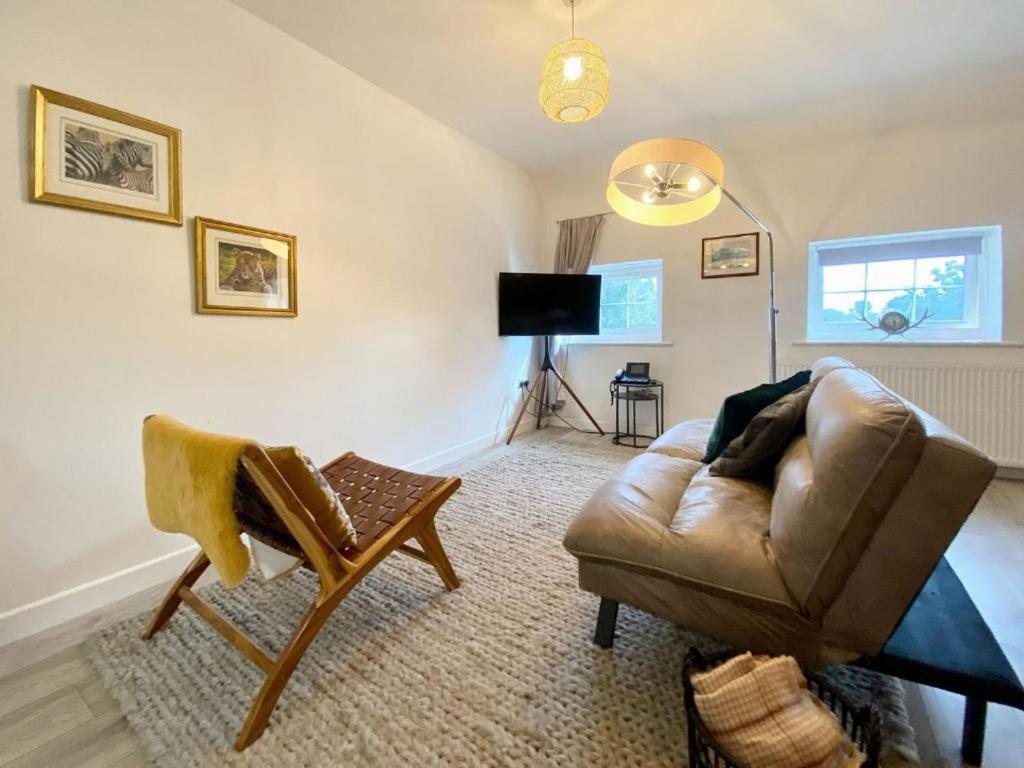 House 1905 - Self Catering Serviced Apartment Tidworth Екстер'єр фото